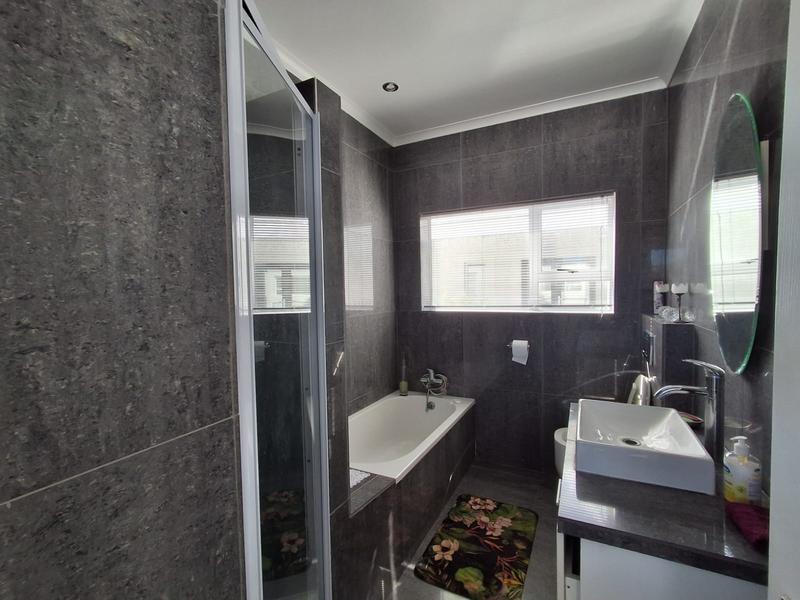 4 Bedroom Property for Sale in Stilbaai Wes Western Cape